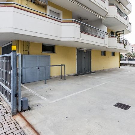 Palazzo Giallo Alba Adriatica Εξωτερικό φωτογραφία