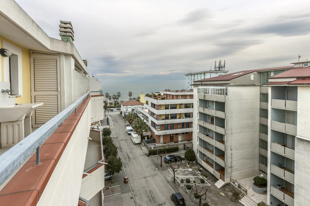 Palazzo Giallo Alba Adriatica Εξωτερικό φωτογραφία