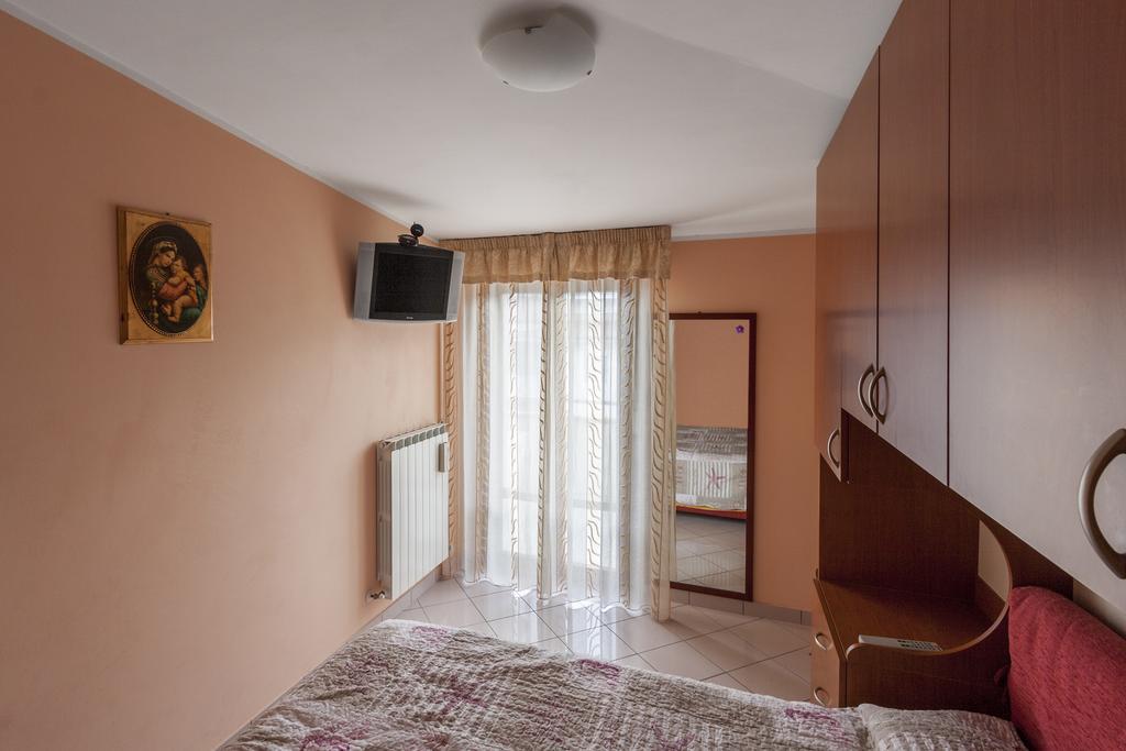 Palazzo Giallo Alba Adriatica Εξωτερικό φωτογραφία