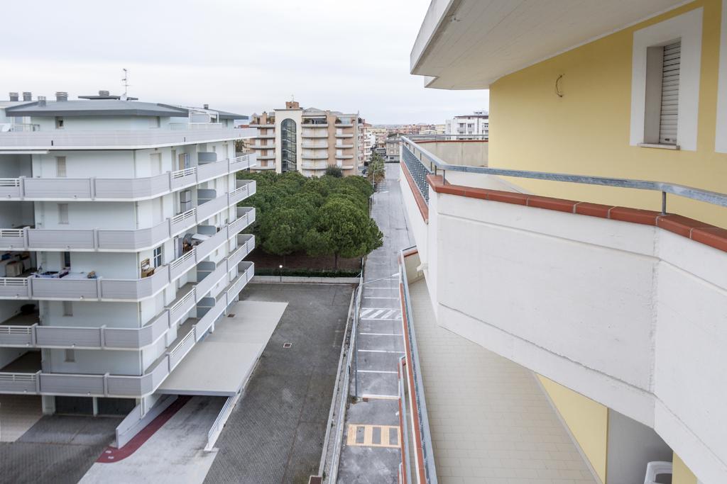 Palazzo Giallo Alba Adriatica Εξωτερικό φωτογραφία
