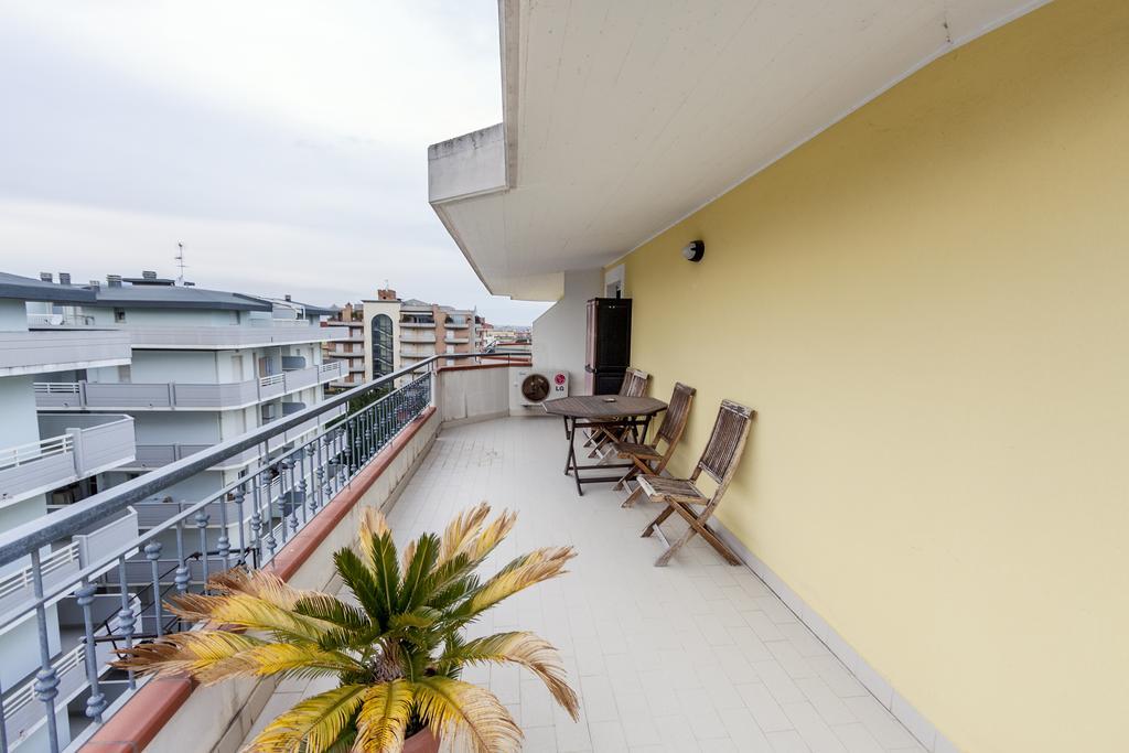 Palazzo Giallo Alba Adriatica Εξωτερικό φωτογραφία