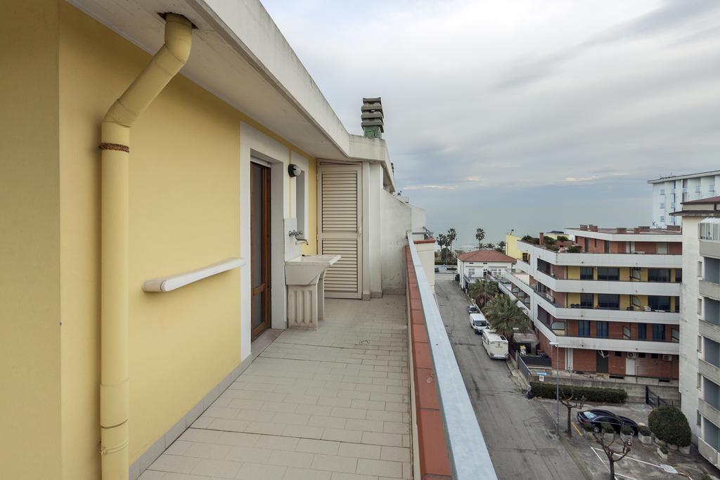 Palazzo Giallo Alba Adriatica Εξωτερικό φωτογραφία